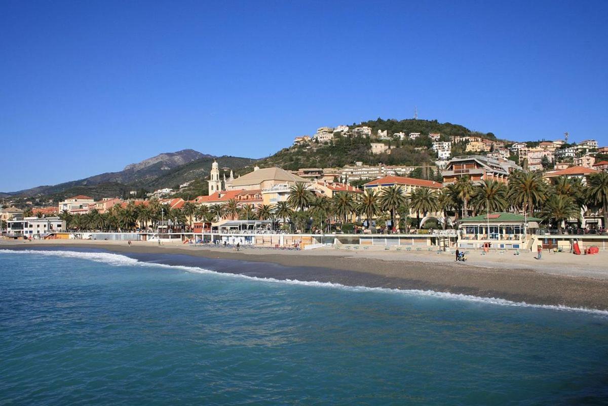 Holiday In Pietra Ligure Exterior photo
